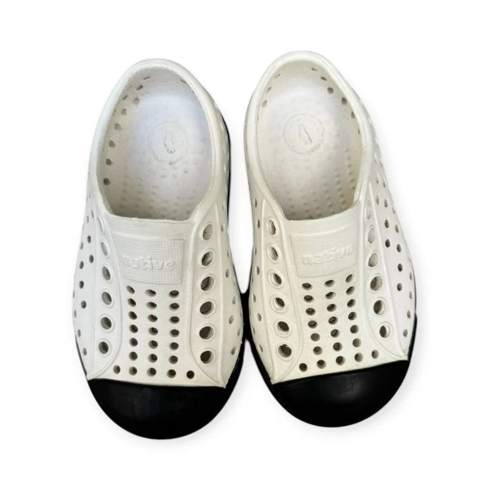 Native Jefferson Kids Shoes C5 White Black Slip On Water Sneakers
